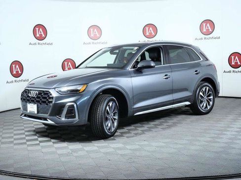 Used 2023 Audi Q5 2.0T Premium w/ Convenience Package AWD/4WD image 4