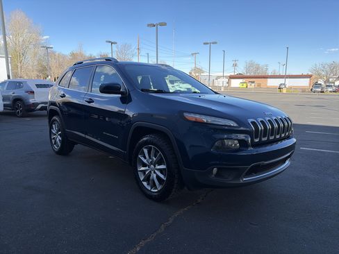 Used 2018 Jeep Cherokee Limited image 3