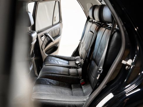 Used 2001 Mercedes-Benz ML 55 AMG 4MATIC image 30