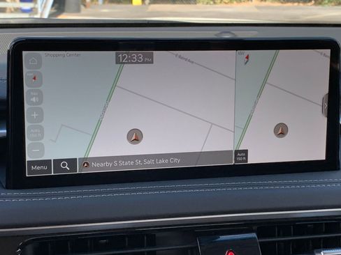 Used 2025 Genesis G70 2.5T image 21