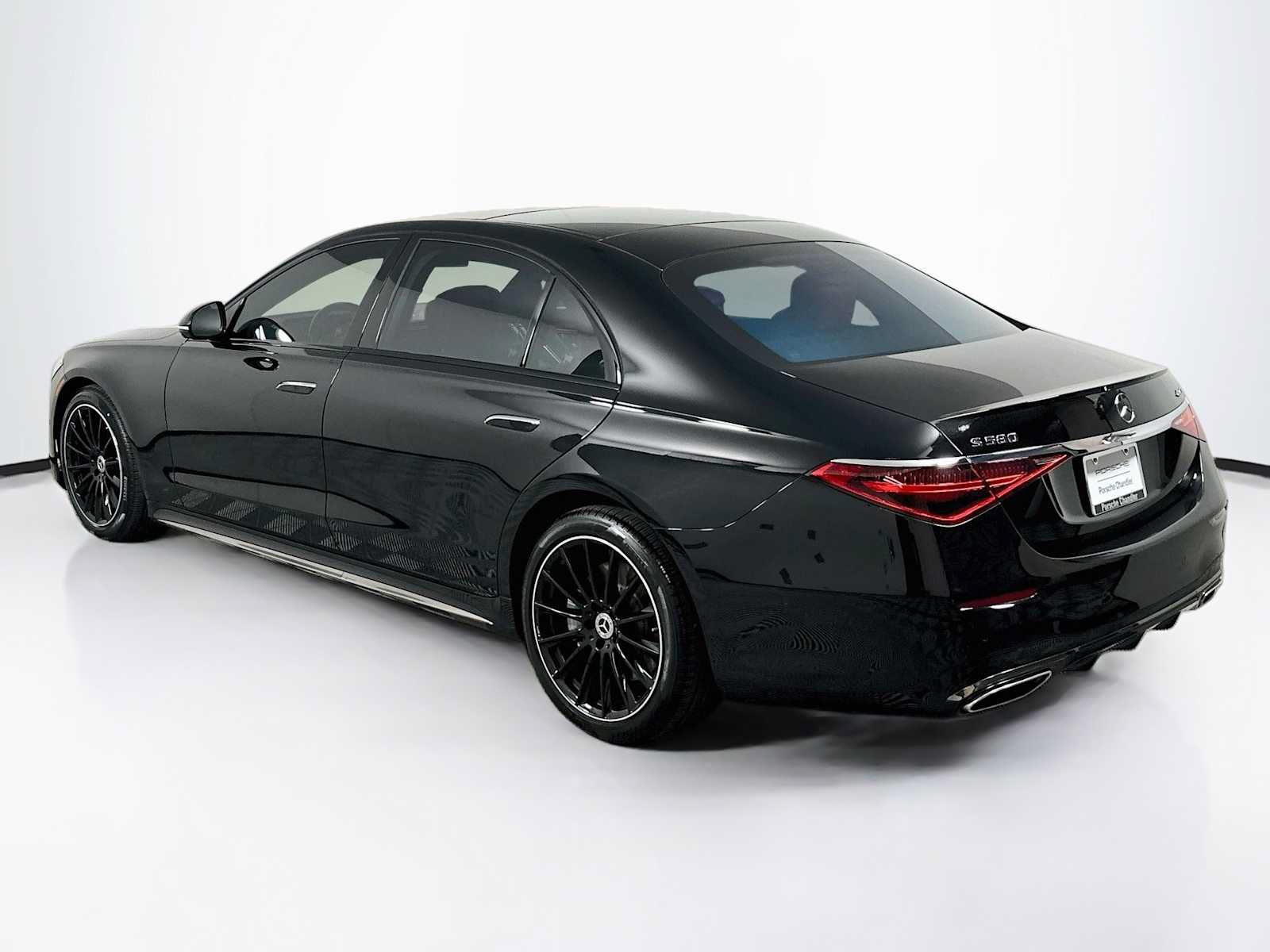 Used 2025 Mercedes-Benz S 580 4MATIC Sedan image 3