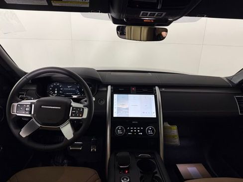 Certified 2025 Land Rover Discovery Dynamic SE image 26