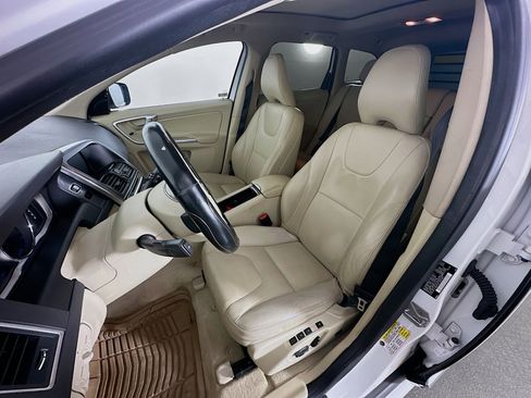 Used 2016 Volvo XC60 T5 Premier image 13