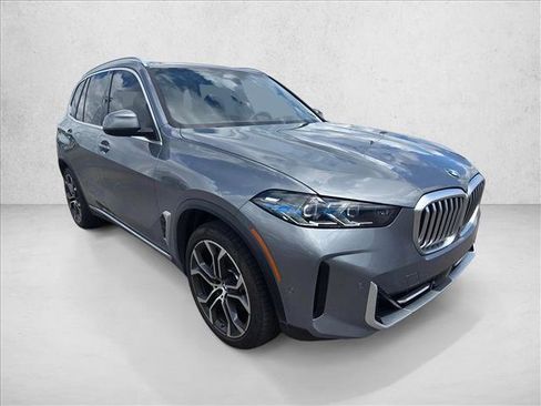 Used 2024 BMW X5 xDrive40i w/ Premium Package AWD/4WD image 3