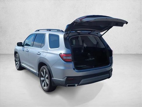Used 2024 Honda Pilot Touring image 5