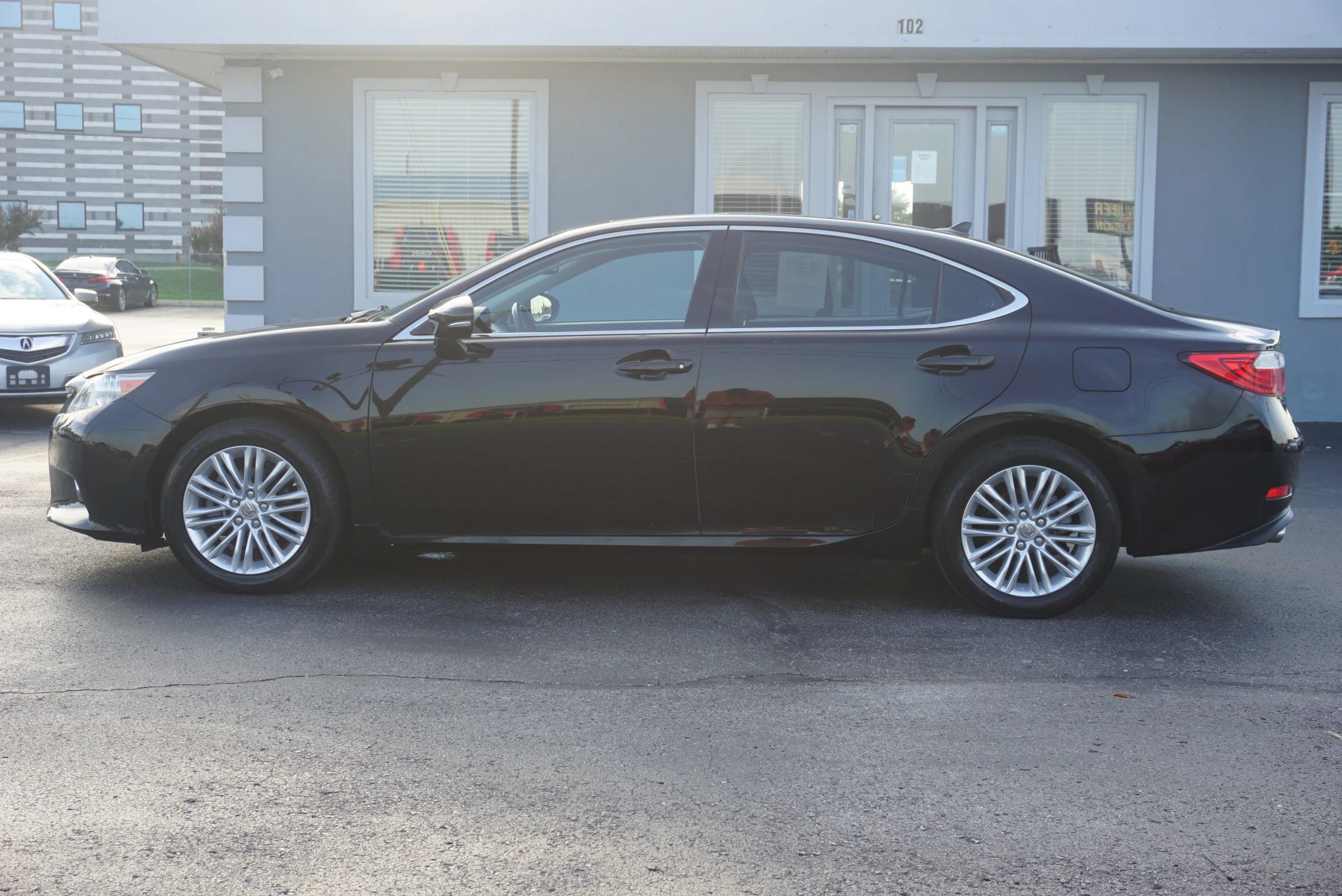 Used 2014 Lexus ES 350 w/ Luxury Package FWD image 8