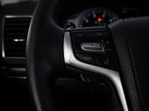 Used 2017 Toyota Land Cruiser image 20