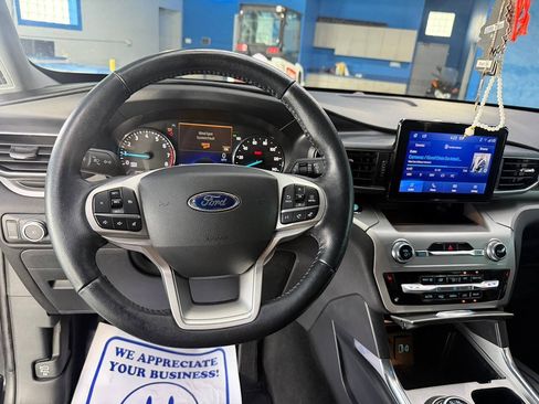 Used 2022 Ford Explorer XLT w/ Equipment Group 202A AWD/4WD image 20