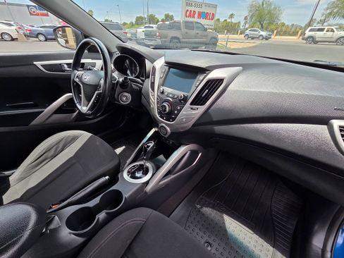 Used 2017 Hyundai Veloster FWD image 25