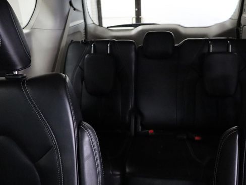 Used 2023 Chrysler Pacifica Touring-L FWD image 24