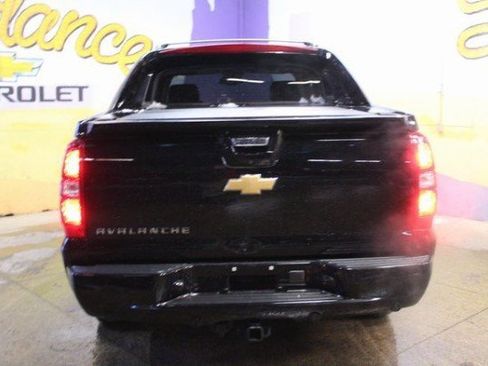 Used 2013 Chevrolet Avalanche LTZ image 4