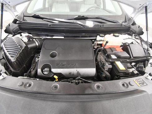 Used 2024 Buick Enclave Essence image 12