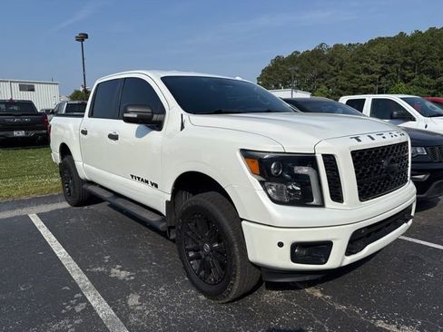 Used 2019 Nissan Titan SL w/ Midnight Edition AWD/4WD image 2