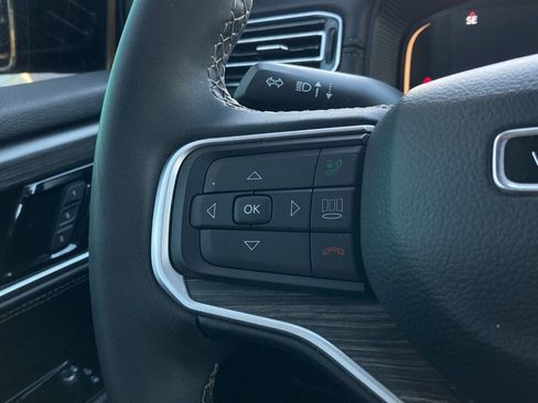 Used 2023 Jeep Wagoneer Series III w/ Convenience Group I image 12