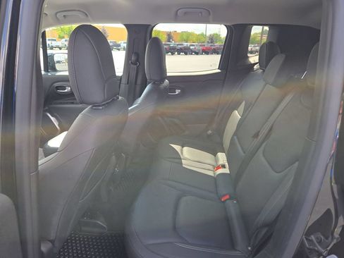 Used 2022 Jeep Renegade Limited AWD/4WD image 19