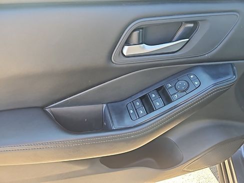 Used 2024 Nissan Rogue SV image 10