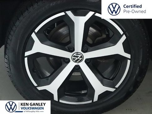 Used 2025 Volkswagen Tiguan SE AWD/4WD image 12