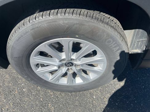 Used 2024 Toyota Grand Highlander AWD image 32