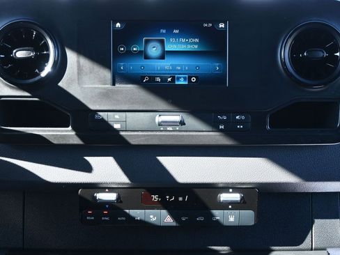 Used 2024 Mercedes-Benz Sprinter 2500 image 21