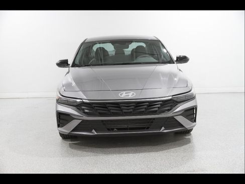 Certified 2025 Hyundai Elantra Sport FWD image 2