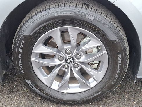 Used 2025 Toyota Sienna XLE image 9