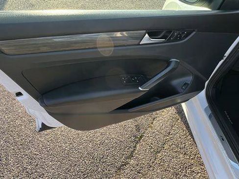 Used 2020 Volkswagen Passat 2.0T R-Line image 11