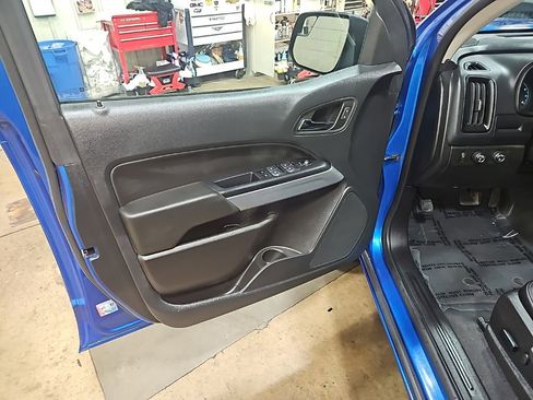 Used 2022 Chevrolet Colorado LT w/ Luxury Package image 15