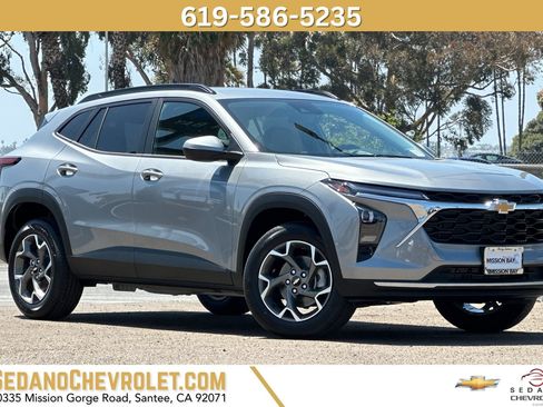 New 2025 Chevrolet Trax LT w/ Driver Confidence Package image 1