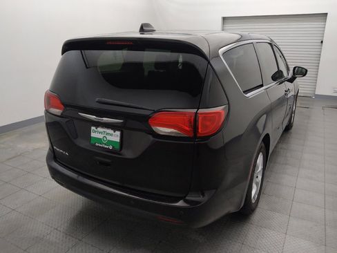 Used 2019 Chrysler Pacifica Touring Plus w/ Tire & Wheel Group FWD image 7