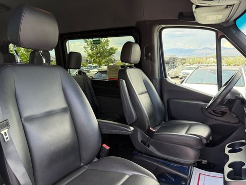 Used 2019 Mercedes-Benz Sprinter 2500 image 27