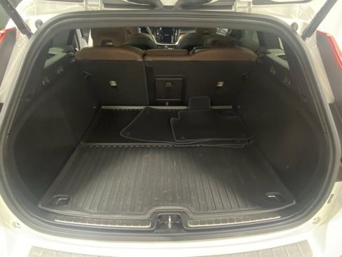 Used 2024 Volvo V60 B5 Cross Country Plus image 9