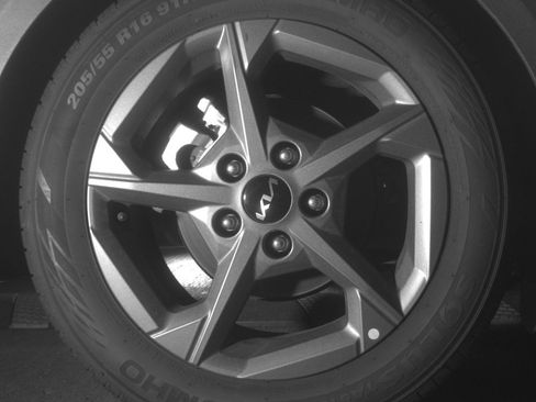 Used 2025 Kia K4 LXS image 15