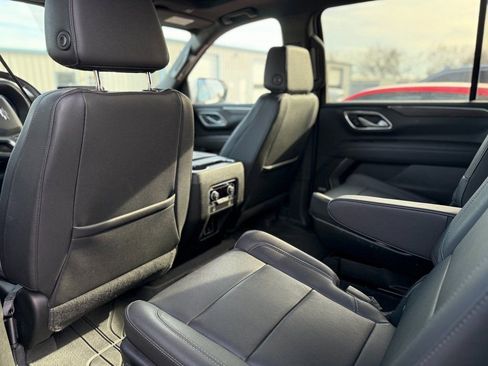 Used 2023 Chevrolet Suburban Z71 w/ Luxury Package image 18