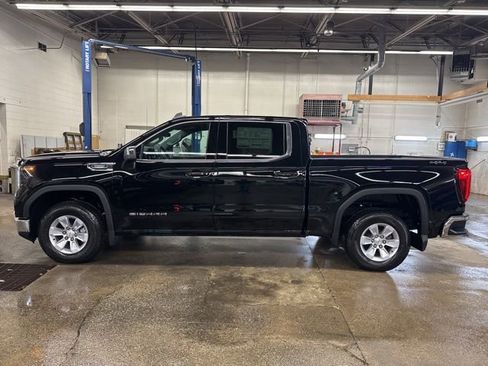 New 2026 GMC Sierra 1500 SLE image 3