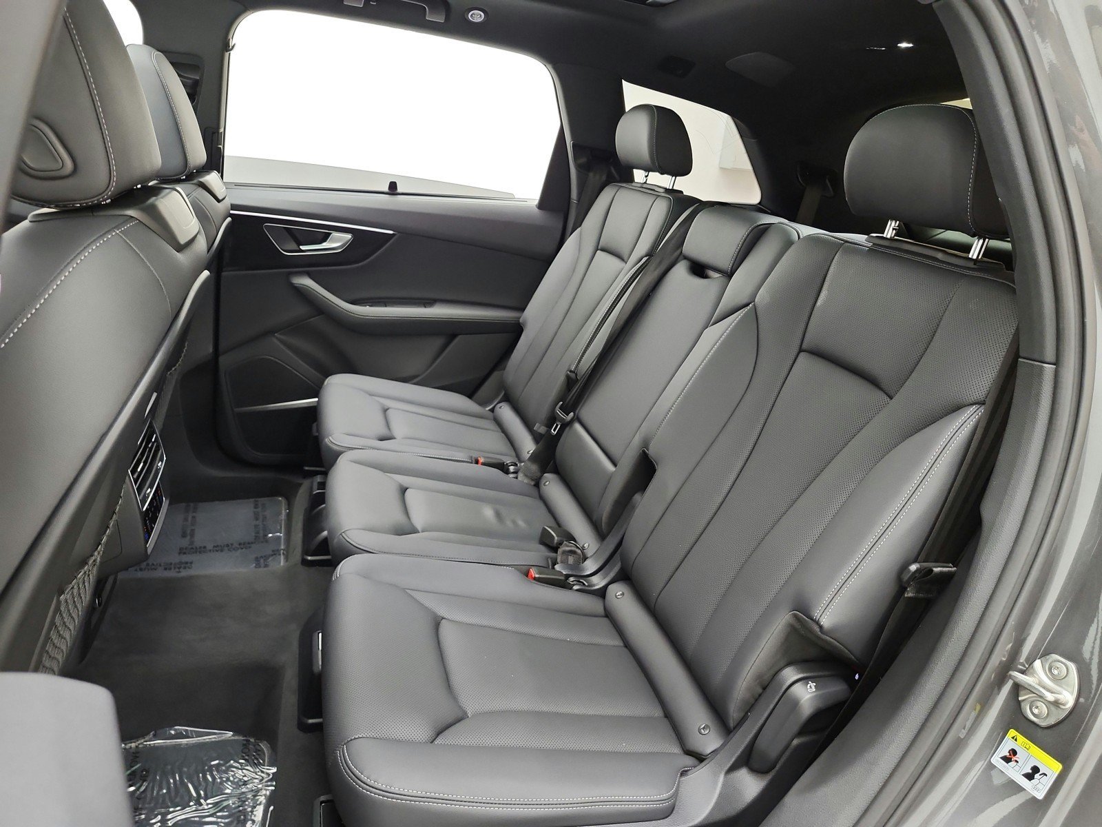 Used 2025 Audi Q7 3.0T Premium Plus w/ Premium Plus Package AWD/4WD image 16