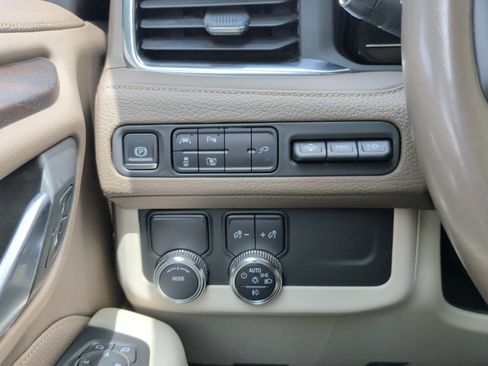 Used 2022 GMC Yukon Denali RWD image 23