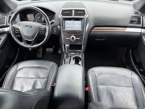 Used 2017 Ford Explorer Limited w/ Equipment Group 301A FWD image 14