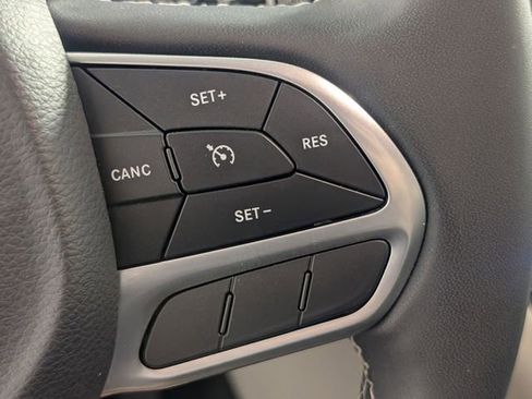 Certified 2023 Chrysler Voyager LX image 16