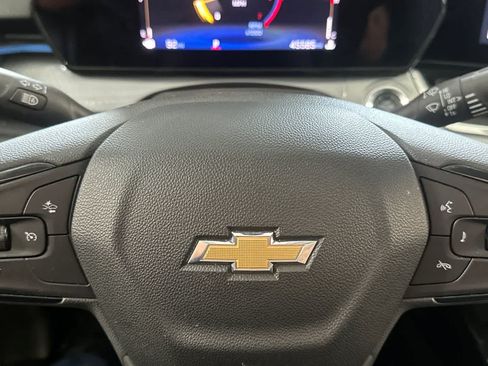 Used 2025 Chevrolet Trax LT FWD image 25