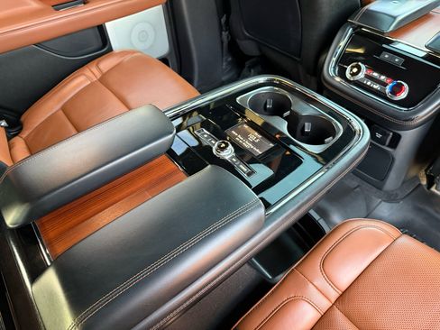 Used 2018 Lincoln Navigator Reserve w/ Technology Package image 36