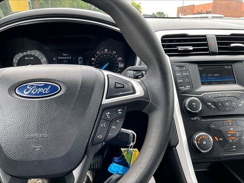 Used 2014 Ford Fusion SE FWD image 15