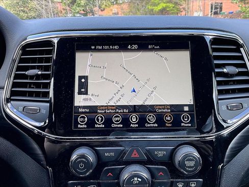 Used 2019 Jeep Grand Cherokee Altitude image 13