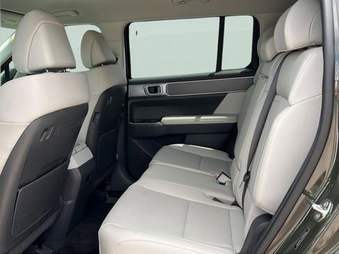 Used 2024 Hyundai Santa Fe SEL FWD image 13