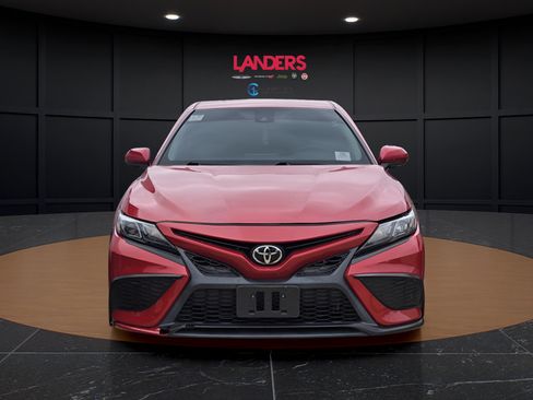 Used 2021 Toyota Camry SE FWD image 2