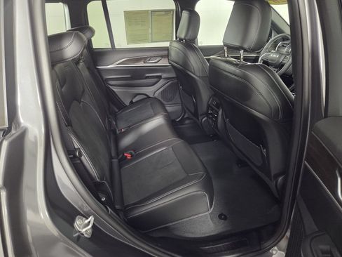 Used 2026 Jeep Grand Cherokee Altitude RWD image 29