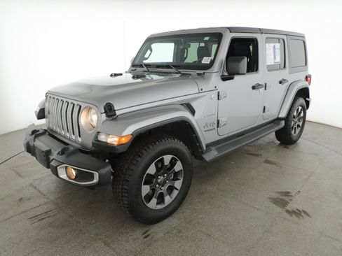Used 2018 Jeep Wrangler Unlimited Sahara image 4