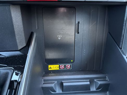 Used 2025 Toyota Tundra Limited image 21