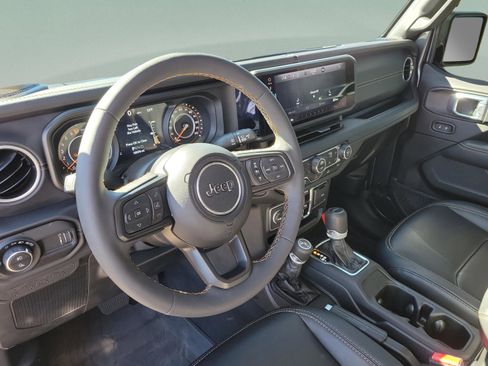 Used 2024 Jeep Gladiator Sport image 20