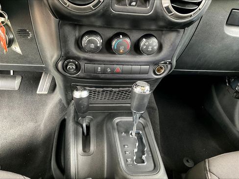 Used 2017 Jeep Wrangler Unlimited Sport w/ Quick Order Package 24S AWD/4WD image 14
