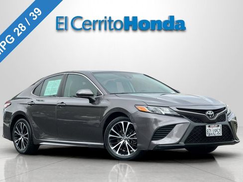 Used 2019 Toyota Camry SE FWD image 1